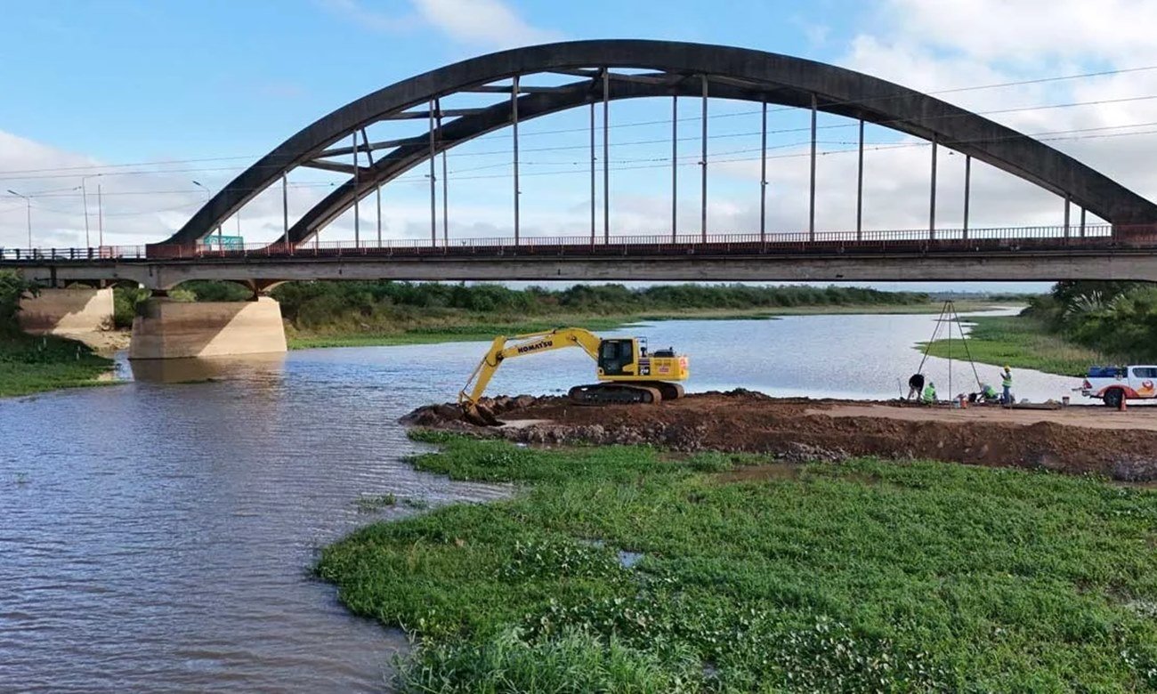 Vista del río Salado a su paso por el Puente Carretero que une la ciudad de Santa Fe con Santo Tomè.. Foto de archivo.