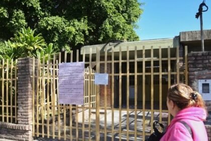 Escuela primaria de Rosario donde ocurrió el trágico accidente durante el recreo, en una imagen de archivo del establecimiento educativo.