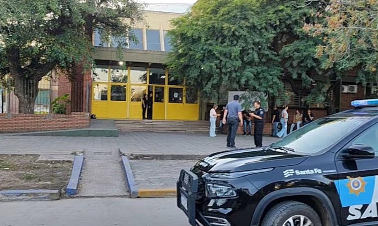 Escuela Nº 40 “Mariano Moreno” de San Cristóbal, escenario del ataque ocurrido el 30 de marzo. Foto de archivo.