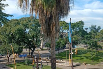 Vista del cielo en la ciudad de Santa Fe, en una jornada con condiciones estables y nubosidad variable.
