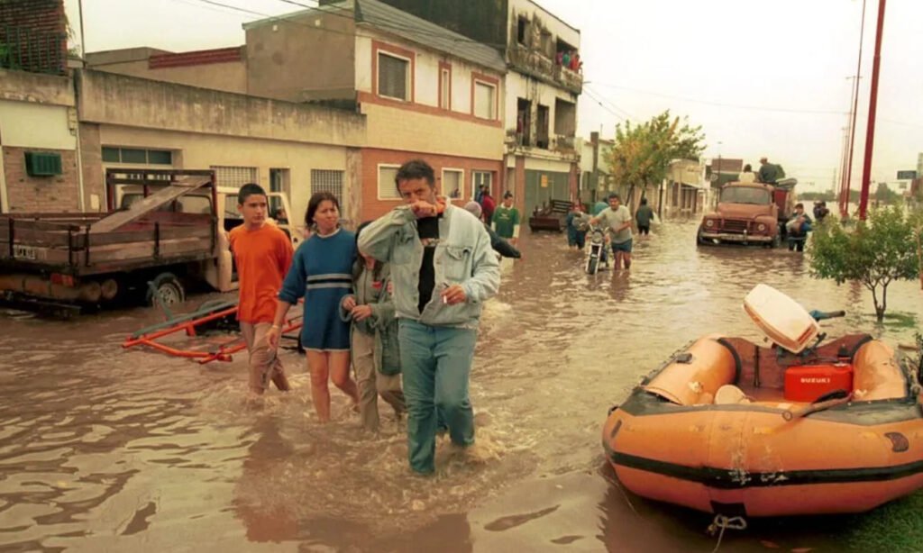 Imagen de archivo de la inundación de Santa Fe en 2003, una de las mayores emergencias hídricas de la ciudad.
