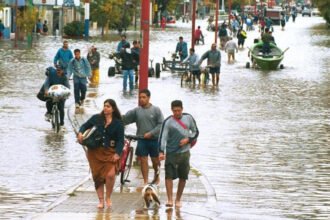 Imagen de archivo que documenta las consecuencias de la inundación del río Salado en Santa Fe en 2003.