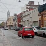 Calles anegadas en la ciudad de Santa Fe tras las intensas lluvias registradas, que provocaron complicaciones en el tránsito y generaron múltiples reclamos de vecinos.