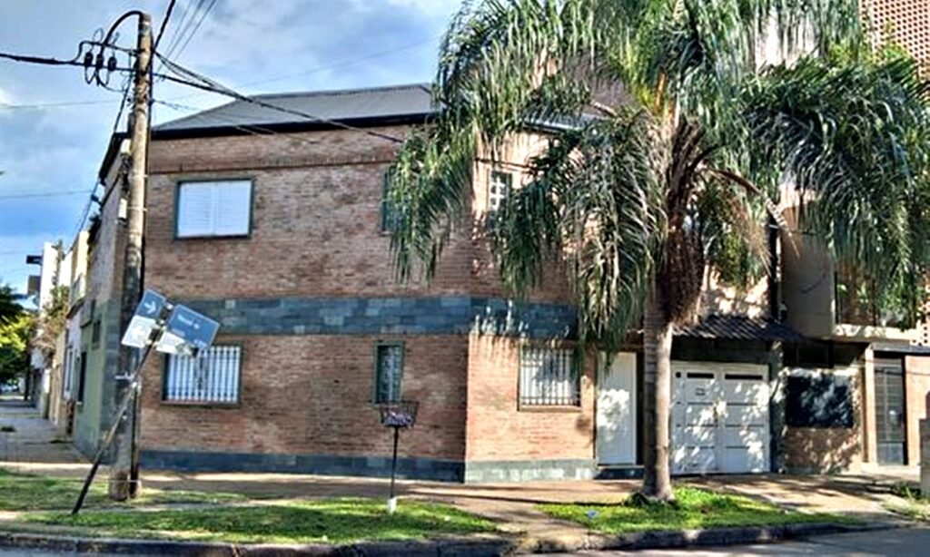 Vivienda de barrio Candioti Norte, en Santa Fe, donde fueron hallados sin vida Silvina Drago y su marido.