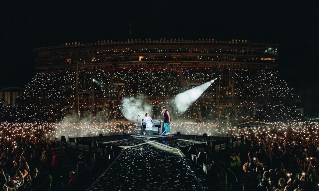 Una multitud colmó el Estadio 15 de Abril para disfrutar del regreso de Tan Biónica, en una noche inolvidable que hizo vibrar a Santa Fe