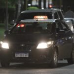Un taxi circula por las calles de Santa Fe, en una imagen representativa del servicio de transporte urbano. Foto: Archivo.
