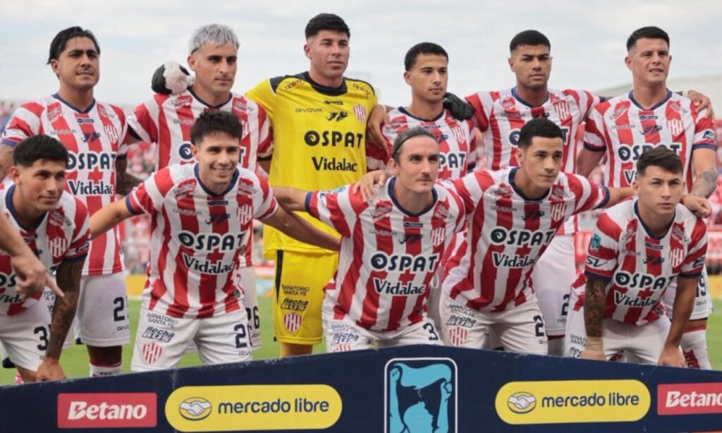 Formación titular de Unión en el estadio 15 de Abril, donde el equipo de Leonardo Madelón mantiene su fortaleza como local.