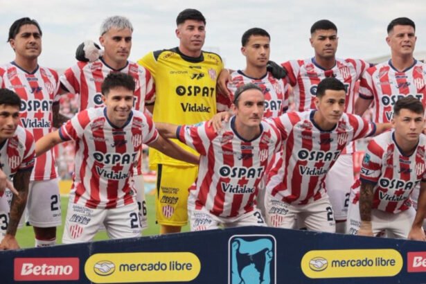 Formación titular de Unión en el estadio 15 de Abril, donde el equipo de Leonardo Madelón mantiene su fortaleza como local.