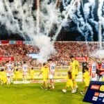 La pasión de los hinchas de Unión acompaña al equipo en otra noche especial en el estadio 15 de Abril.