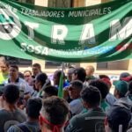 Trabajadores municipales nucleados a UTRAM participan de una jornada gremial en el marco de la organización sindical. Foto de archivo.