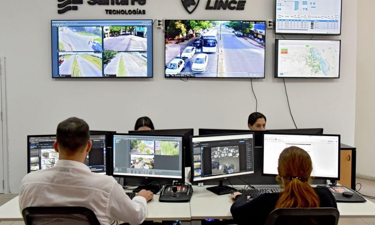 Centro de monitoreo con tecnología de videovigilancia e inteligencia artificial en la provincia de Santa Fe.