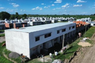 Conjunto de viviendas sociales en construcción en la ciudad de San Justo. Foto de archivo.