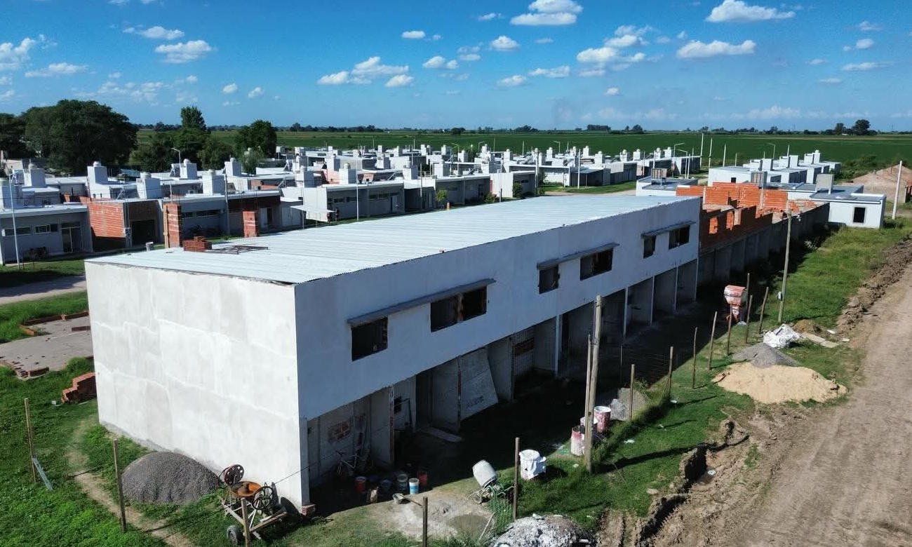 Conjunto de viviendas sociales en construcción en la ciudad de San Justo. Foto de archivo.