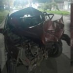 Así quedó el Renault Clío tras el violento choque ocurrido en avenida Facundo Zuviría y Gorriti. Foto: gentileza.