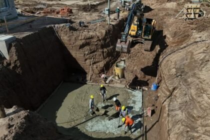 Obras y trabajos de infraestructura correspondientes al Acueducto Tostado-Villa Minetti en el norte de la provincia de Santa Fe. Foto: archivo.