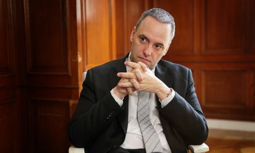 Manuel Adorni en una imagen de archivo, en el marco de su actividad pública como funcionario nacional.
