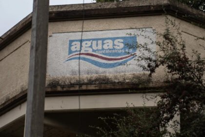 Tanque de almacenamiento de Aguas Santafesinas en la ciudad de Santa Fe, parte de la infraestructura del sistema de distribución de agua potable. Foto de archivo.