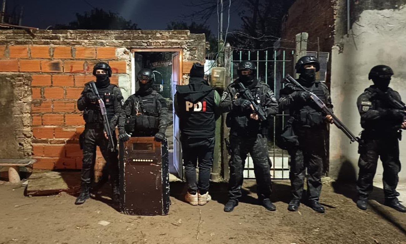 Personal de la Policía de Investigaciones realizó allanamientos en Alto Verde en el marco de una causa por presunta comercialización de estupefacientes.