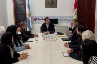 Representantes de Asoem y autoridades participaron de una audiencia en el Ministerio de Trabajo de Santa Fe para intentar destrabar el conflicto gremial. Foto de archivo