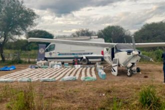 Personal federal durante los procedimientos realizados tras la interceptación de la avioneta narco en el norte santafesino.