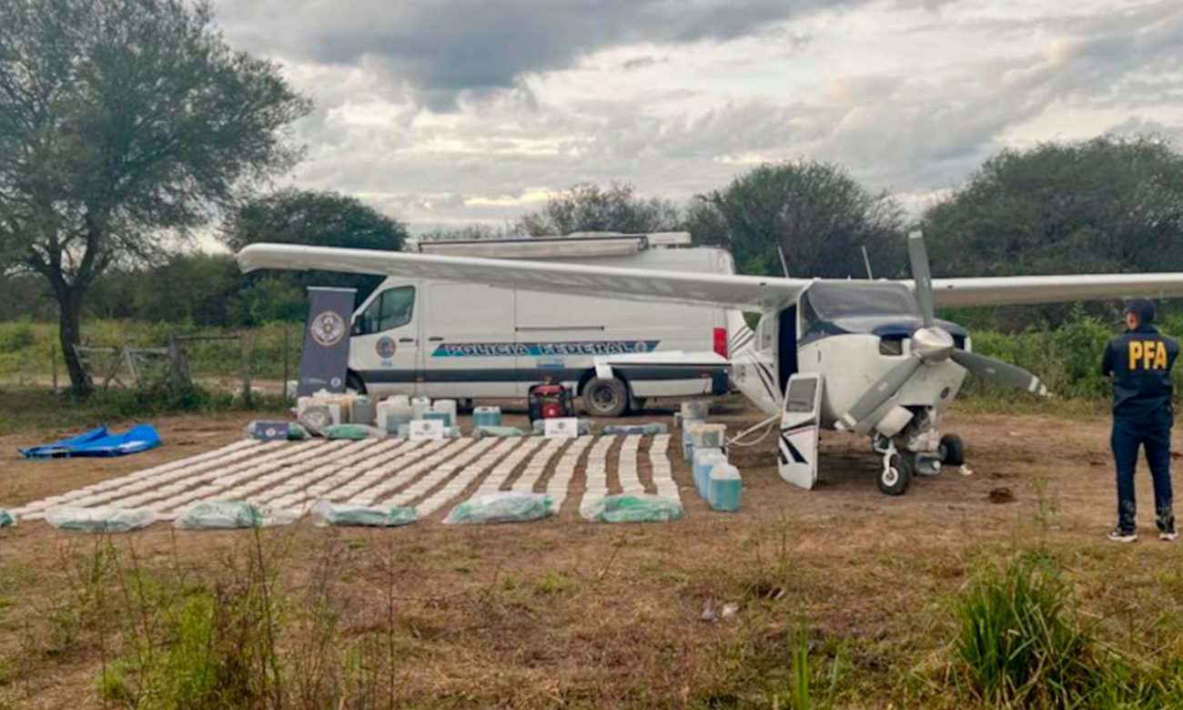 Personal federal durante los procedimientos realizados tras la interceptación de la avioneta narco en el norte santafesino.