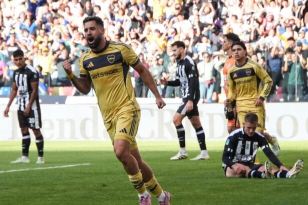 Jugadores de Boca celebran uno de los goles en la victoria ante Central Córdoba por el Torneo Apertura.