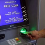 Un cajero automático de la Red Link, utilizado por usuarios para realizar extracciones, consultas y operaciones bancarias en distintos puntos del país.