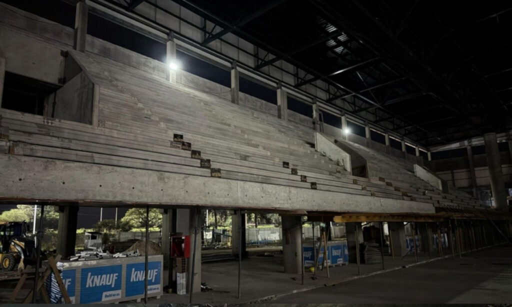 Vista de los avances en la construcción del nuevo Estadio Multipropósito del CARD en la ciudad de Santa Fe.