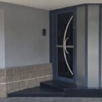 Peritos policiales realizaron tareas en el interior de la clínica odontológica donde una bala perdida atravesó el techo de uno de los consultorios. Foto de archivo.