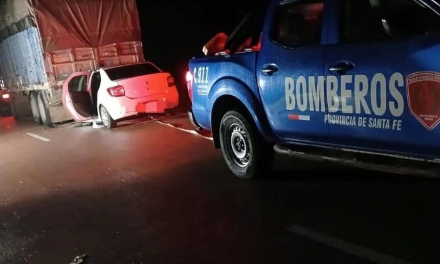Operativo policial y de emergencias tras un accidente de tránsito sobre una ruta del norte santafesino. Foto de archivo.