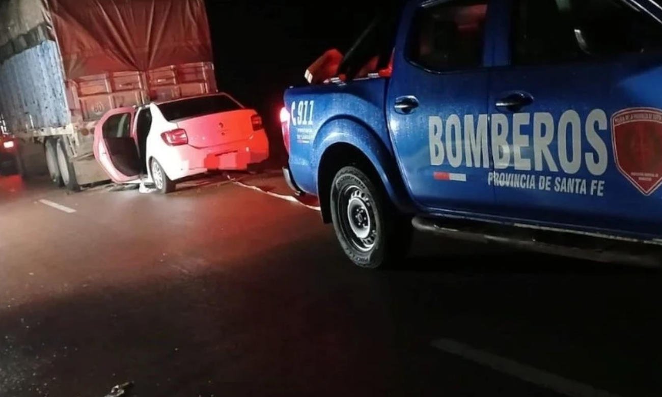 Operativo policial y de emergencias tras un accidente de tránsito sobre una ruta del norte santafesino. Foto de archivo.
