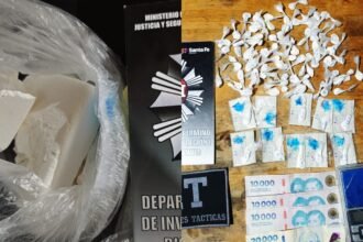 Cocaína, dinero en efectivo, balanzas de precisión y teléfonos celulares fueron secuestrados durante los allanamientos realizados en San Javier.