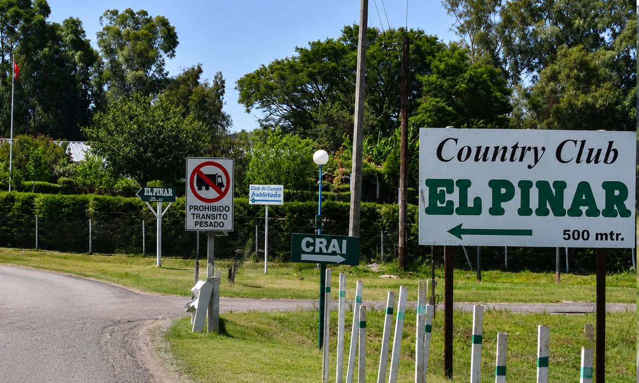 Acceso al barrio privado El Pinar, ubicado sobre la colectora de la autopista Santa Fe-Rosario, en la zona de countries de Santo Tomé. Foto: archivo.