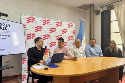 Presentación oficial de la Expo Vinos y Sabores en Santa Fe, con autoridades y organizadores anunciando la nueva edición del evento en Laguna Paiva