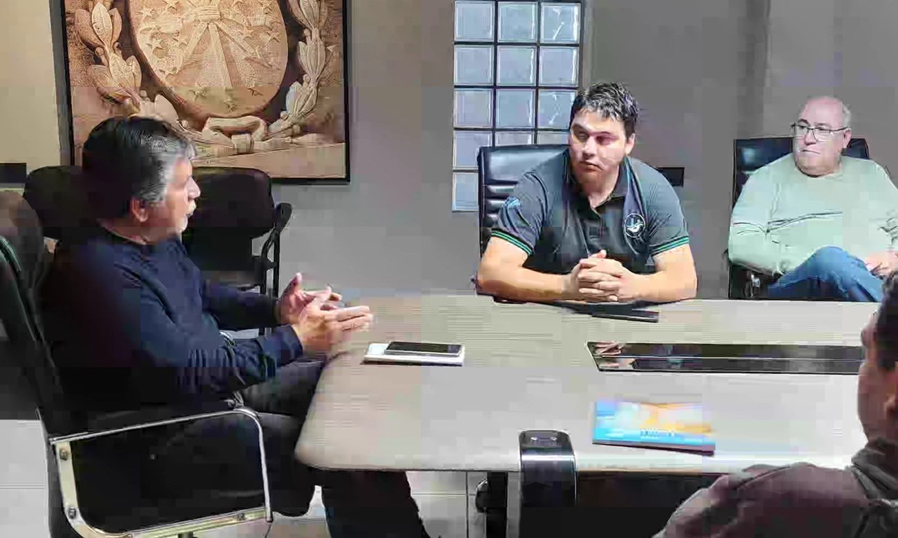 Representantes sindicales y trabajadores municipales participaron de una reunión gremial en el marco del conflicto laboral en Sauce Viejo.