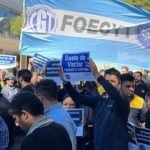 Trabajadores de Correo Argentino durante una movilización gremial en reclamo por la reincorporación de empleados despedidos. Foto de archivo.
