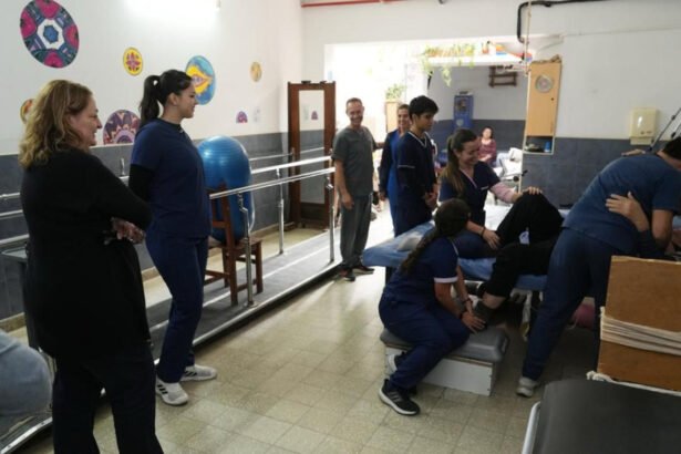 La ministra Silvia Ciancio recorrió el Hospital Vera Candioti junto a trabajadores de la salud y pacientes, en el marco de las obras de modernización y fortalecimiento del sistema público sanitario.