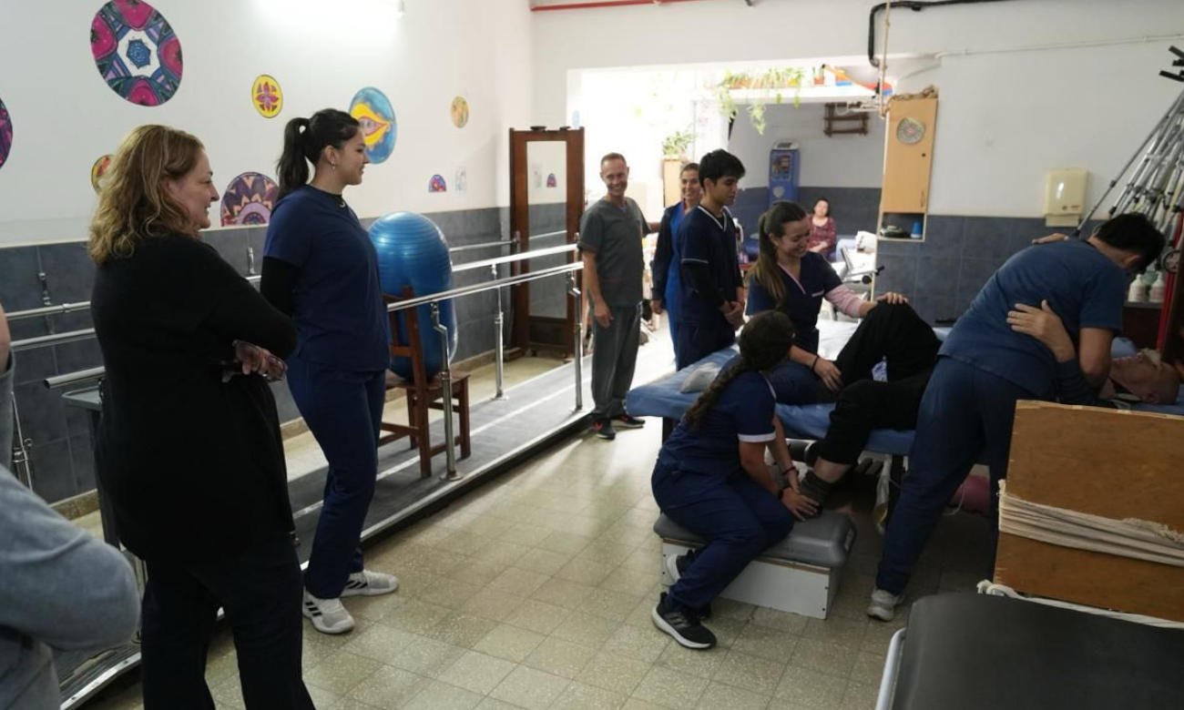 La ministra Silvia Ciancio recorrió el Hospital Vera Candioti junto a trabajadores de la salud y pacientes, en el marco de las obras de modernización y fortalecimiento del sistema público sanitario.