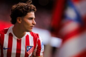 Julián Álvarez durante un partido oficial con la camiseta del Atlético de Madrid. Foto: archivo.