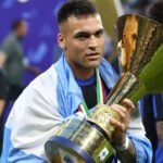 Lautaro Martínez levanta el Scudetto en el Giuseppe Meazza tras liderar al Inter hacia un título histórico en la Serie A.