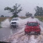 Las intensas lluvias y los anegamientos complican la circulación en distintas rutas santafesinas durante jornadas de inestabilidad climática. Foto de archivo.