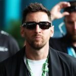 Lionel Messi durante su recorrida por el paddock del Gran Premio de Miami de Fórmula 1. Foto de archivo.