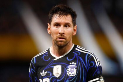 Lionel Messi durante un partido con la Selección argentina. El capitán albiceleste se prepara para disputar una nueva Copa del Mundo. Foto: archivo.