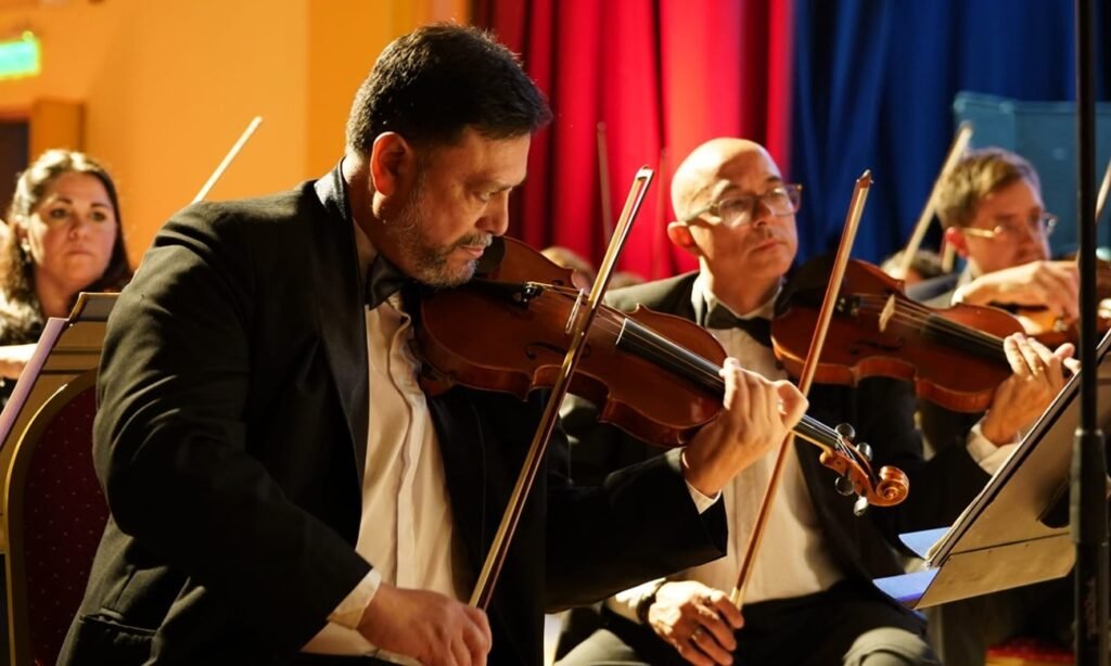 La Orquesta Sinfónica Provincial de Santa Fe durante una de sus presentaciones, referente cultural de la provincia con siete décadas de trayectoria artística.