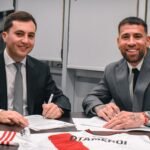 Leyenda foto de archivo: Nicolás Otamendi durante una presentación oficial, antes de incorporarse a River Plate tras su participación en el Mundial 2026.