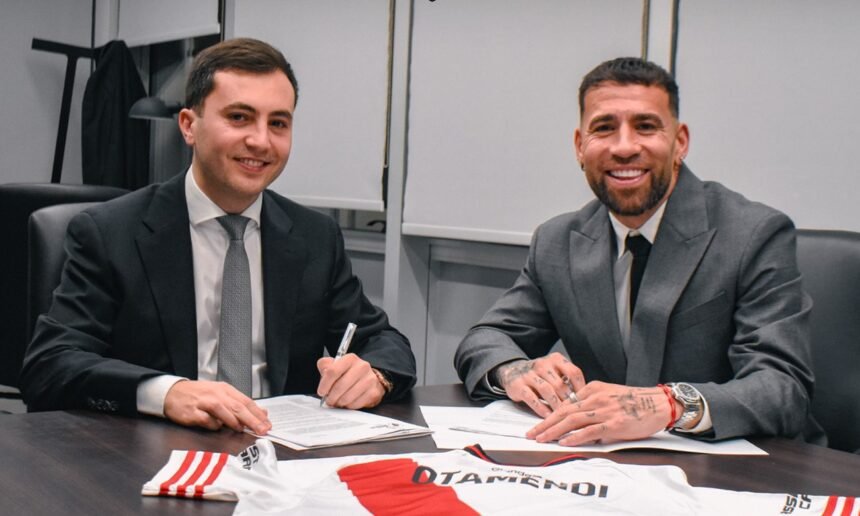 Leyenda foto de archivo: Nicolás Otamendi durante una presentación oficial, antes de incorporarse a River Plate tras su participación en el Mundial 2026.