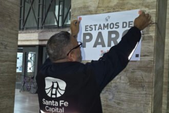 Trabajadores municipales nucleados en ASOEM durante una jornada de protesta y reclamo sindical. Foto de archivo.