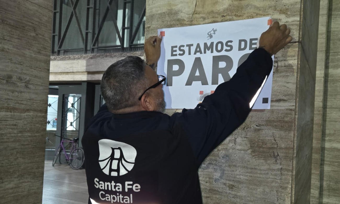 Trabajadores municipales nucleados en ASOEM durante una jornada de protesta y reclamo sindical. Foto de archivo.