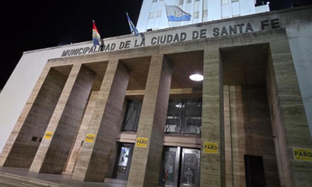 La Municipalidad de Santa Fe durante una jornada de paro impulsada por Asoem, con servicios afectados en distintas áreas municipales. Foto de archivo.