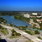 Vista del lago del Parque del Sur en la ciudad de Santa Fe, uno de los principales espacios verdes y recreativos utilizados para actividades deportivas y al aire libre. Foto de archivo.